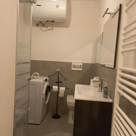 Apartment Violet